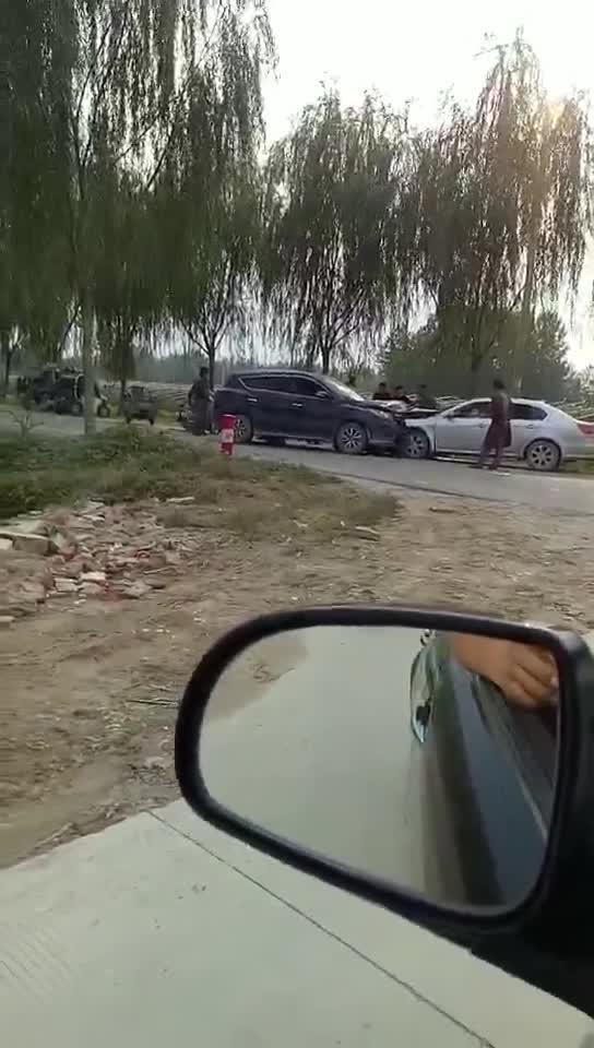 女司机遭遇抢劫后的独特旅行经历，远离尘嚣，探索内心与自然的交融之路