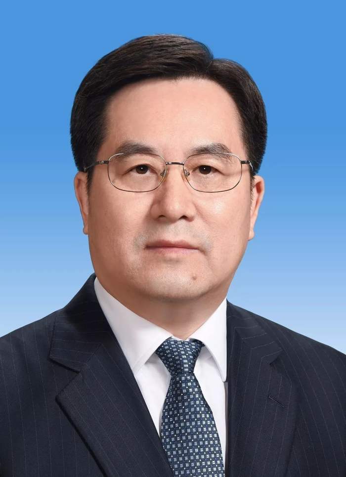 男科员与女书记，工作关系的多维解读与挑战